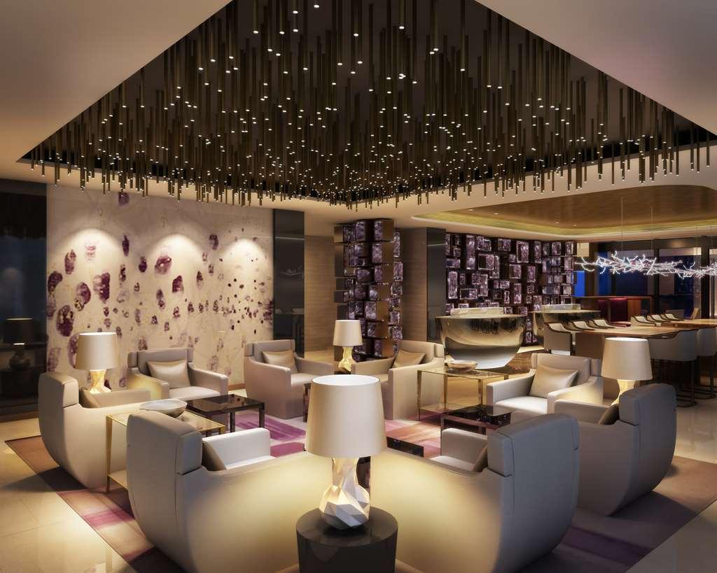 Park Hyatt Doha Otel Restoran fotoğraf The lounge at the airport