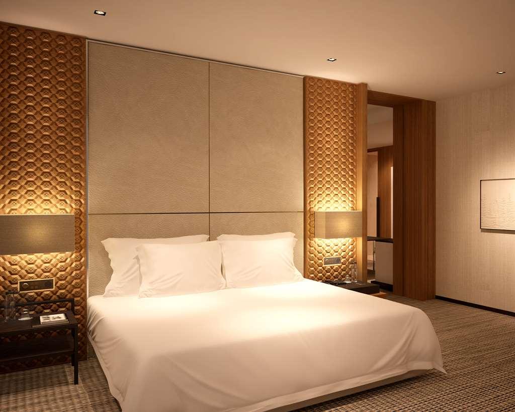 Park Hyatt Doha Otel Oda fotoğraf A bedroom at the Ritz-Carlton, Dubai