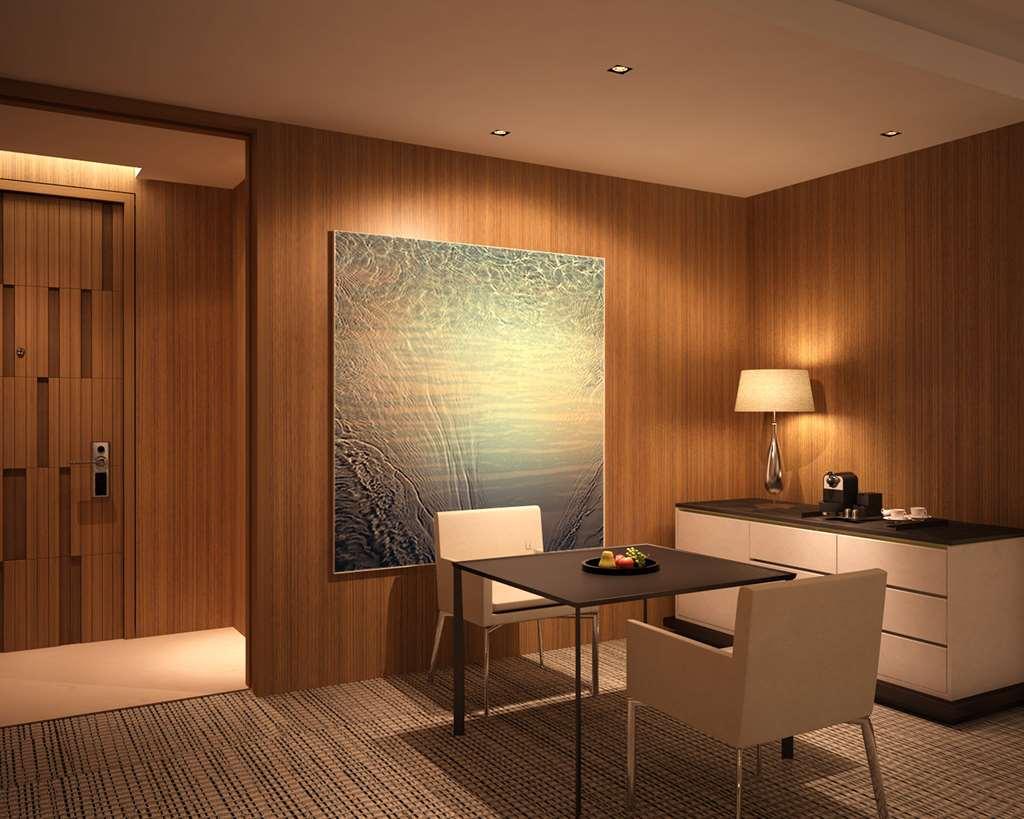 Park Hyatt Doha Otel Oda fotoğraf A room with a wall covered in wood panels